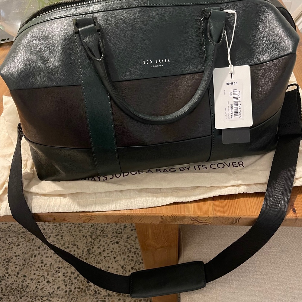 Ted Baker ELTON
Striped leather holdall